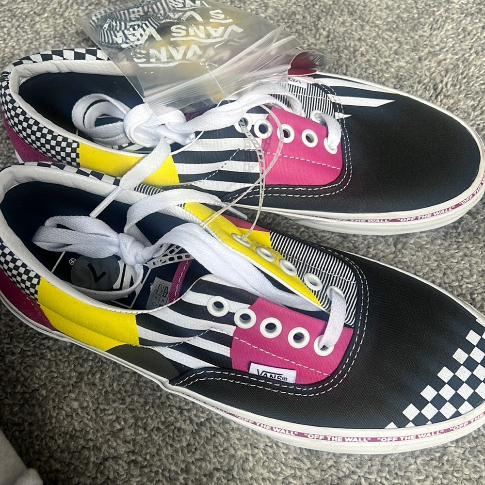 Vans- Never Worn!! NWT! Women 8.5 or Men 7!